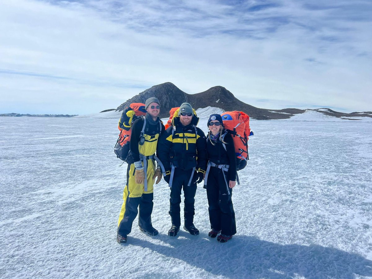saef_arc's tweet photo. With just over 3 weeks left, our biodiversity team in the Bunger Hills have completed 50% of their sampling.  

They've been collecting lake water, moss &amp; soil samples, &amp; conducting surveys to better understand the biodiversity in the region. 

📷 @TobyTravers_ &amp; L. Phillips https://t.co/xHDIXIpSf1