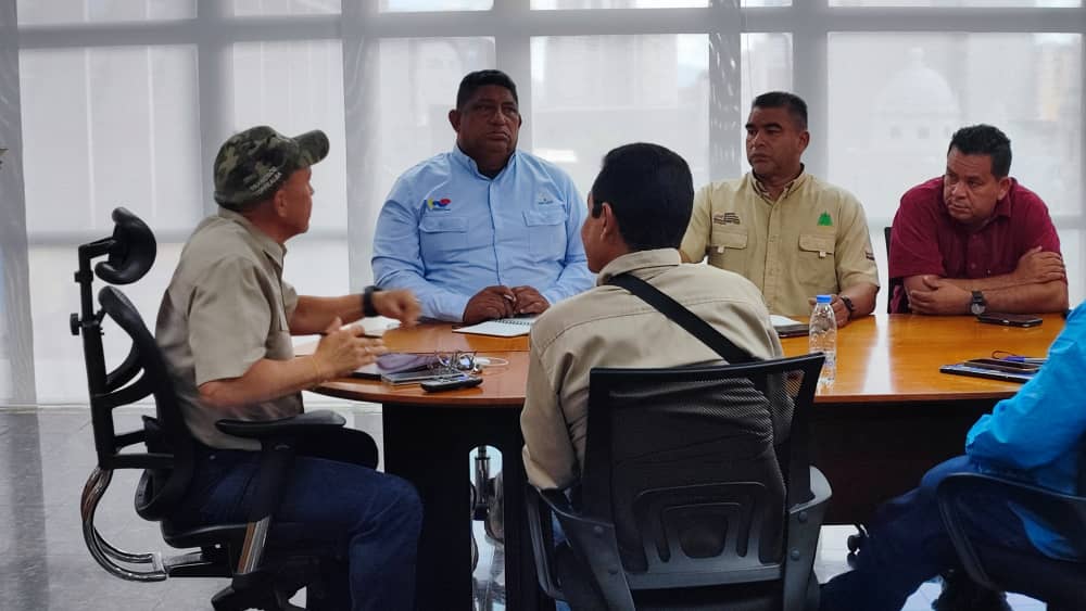 torrealbaf's tweet photo. #11Ene || Junto a mis hermanos de la Clase Obrera de la @cbolivariana y las fuerzas sindicales reunidos para arrancar con la atención a las necesidades de nuestros hombres y mujeres de #Guayana  
@NicolasMaduro
#VenezuelaAvanzaEnPaz https://t.co/eF7pqm2GDV