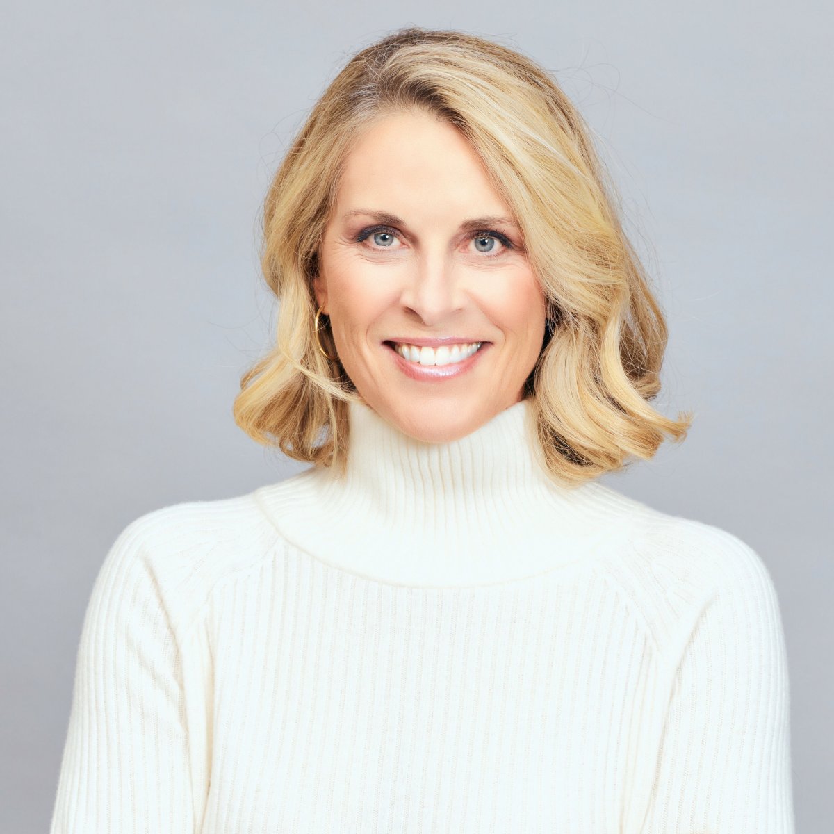 luxlined's tweet photo. Our best-selling Merino wool mock neck isn't just a sweater; it's a promise of luxury without compromise. 

Our innovative body temperature regulating, anti-itch 'silver lining' brings unprecedented comfort to your favorite woolen wear.

https://t.co/7NkbcntvFe https://t.co/LOqeWiWCE0