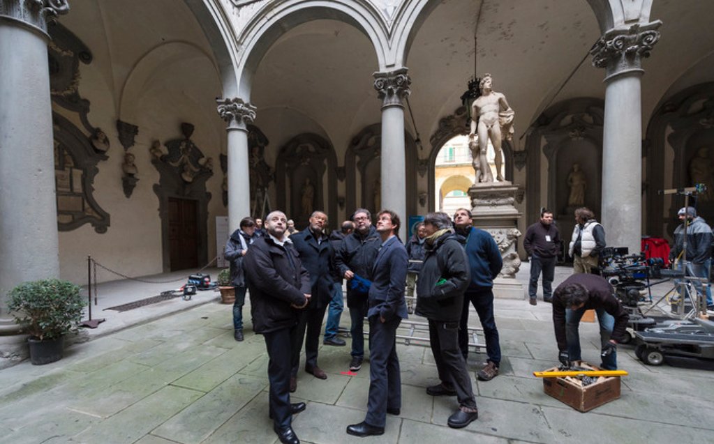 LilianKrueger's tweet photo. Memories of our beautiful cast in Florence 🥺
#Hannibal #MadsMikkelsen #HughDancy https://t.co/Ug3M9oVvni