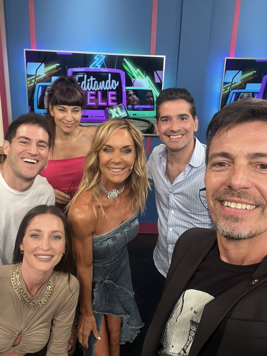 luispineyro's tweet photo. Ya @editandoteleok 😉 estamos al aire con @Paulatrapaniok @CaroHaldemann @AlvaroNorro #FedeBaron por @CanalNetAr https://t.co/8stgtkJ9QV
