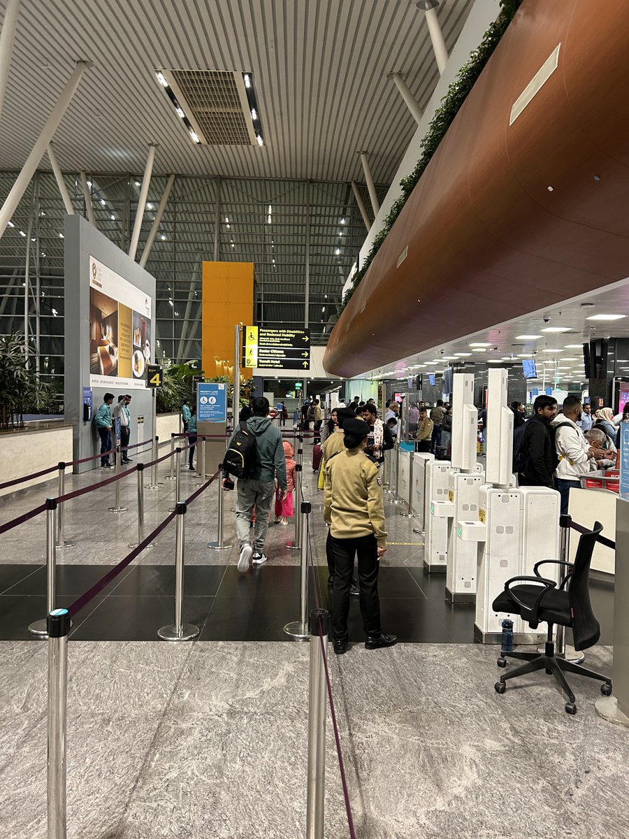 Digi-Yatra queue vs Normal queue 😭 📍Bangalore T1