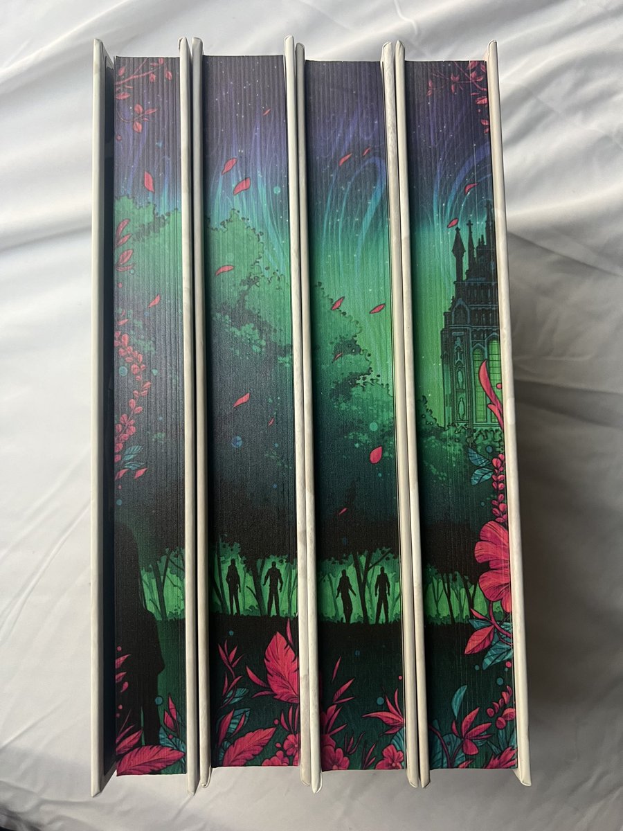 DARlUSVEGA's tweet photo. they’re finally here and they’re fucking STUNNING https://t.co/fn0Tcn0wNB