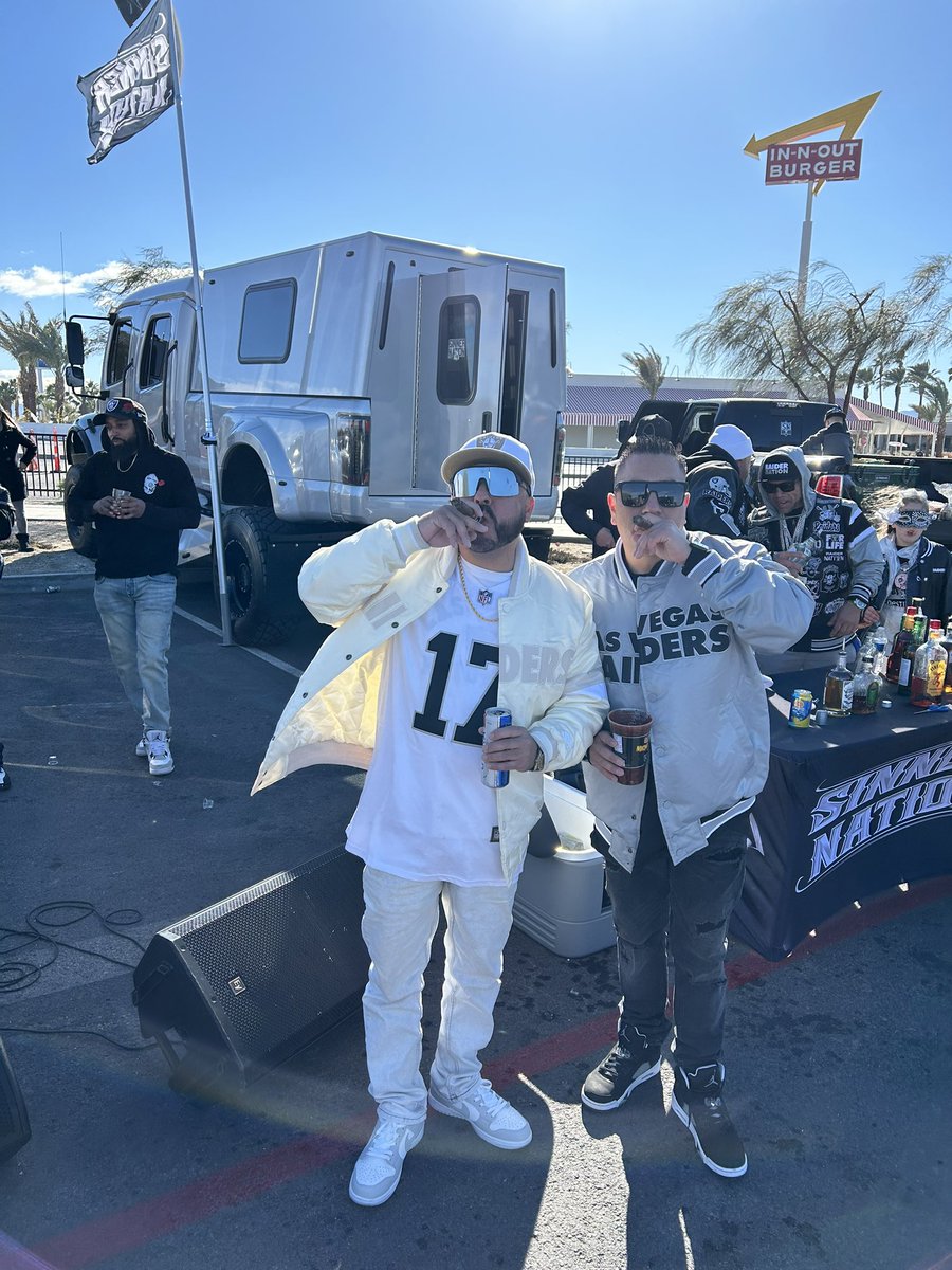 DominicBP's tweet photo. Raiders season finale was a banger starting with the a pre-party at the Mandalay Bay and a win with victory cigars! https://t.co/afEInqcmz2