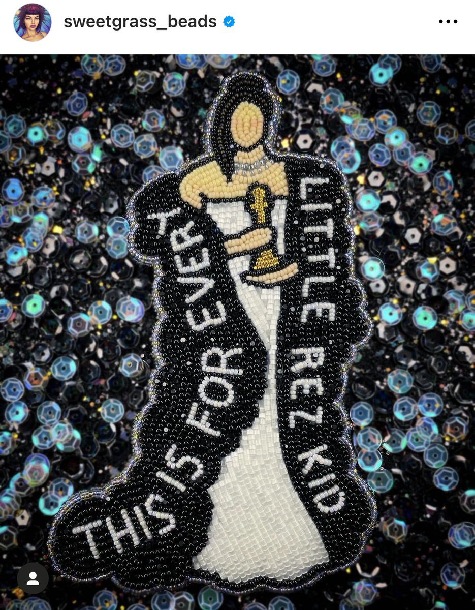 The skill and speed of Indigenous Beaders is amazing! Love to see <a href="/lily_gladstone/">Lily Gladstone</a> historic win is already immortalized in beads✨💖
