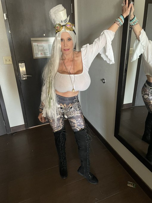 #thursdayvibes https://t.co/O8Il5Q9n3I<a href="/tag/thursdayvibes"class="tags">#thursdayvibes</a>