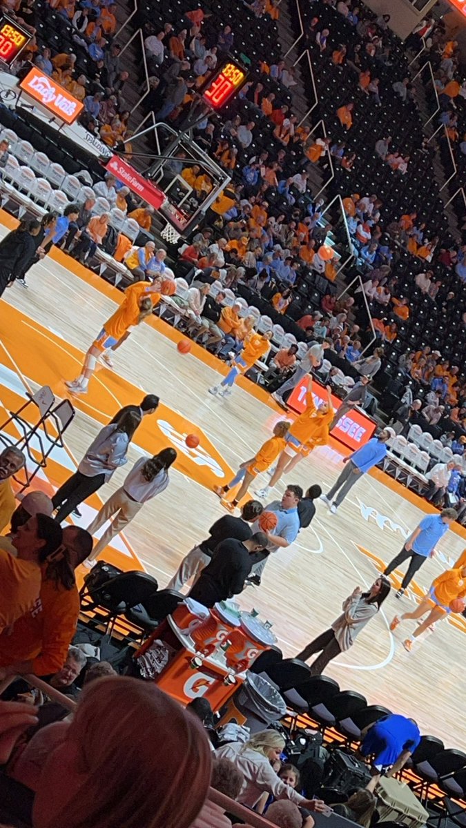 __Kristy78__'s tweet photo. Let's Go Lady Vols! 🧡🏀🧡 https://t.co/cBykflJImT