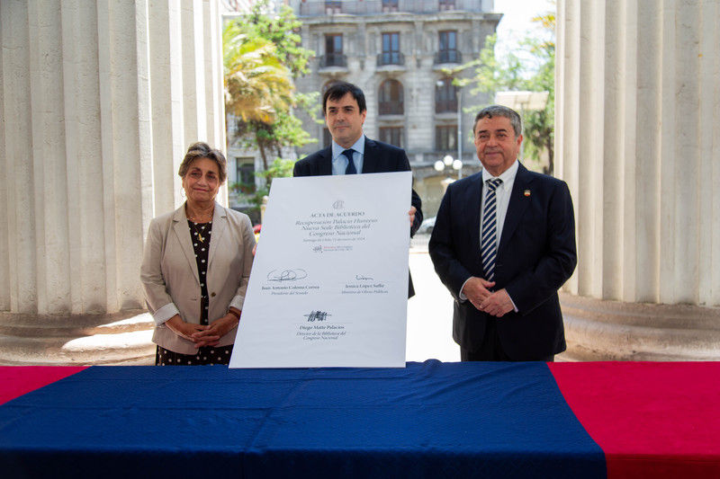 bcnchile's tweet photo. 🖊️Congreso Nacional y Ministerio de Obras Públicas firman acuerdo para concretar recuperación del Palacio Huneeus, como nueva sede de la @bcnchile en Santiago.

👉Más información en https://t.co/QcAaefUYtA https://t.co/0RLQhHGdnX