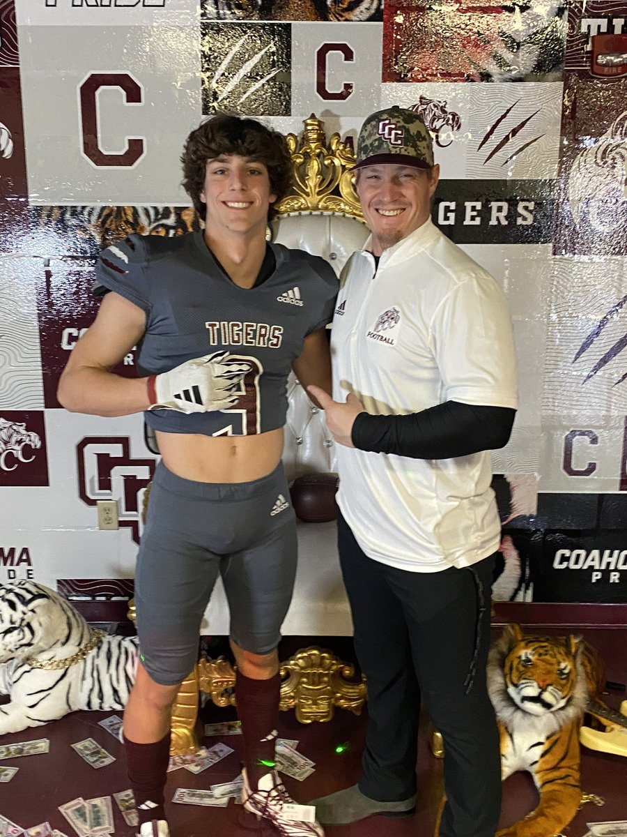 BrewerBailey09's tweet photo. #AGTG After a great conversation with @ShauneHoliday and @coach_wigginsnj I am blessed to receive an offer from @CoahomaFootball ! @BradKimberlin @CoachHerry @PaxtonPearson @WardChanning @Metcalf79 https://t.co/050MWEZSKw