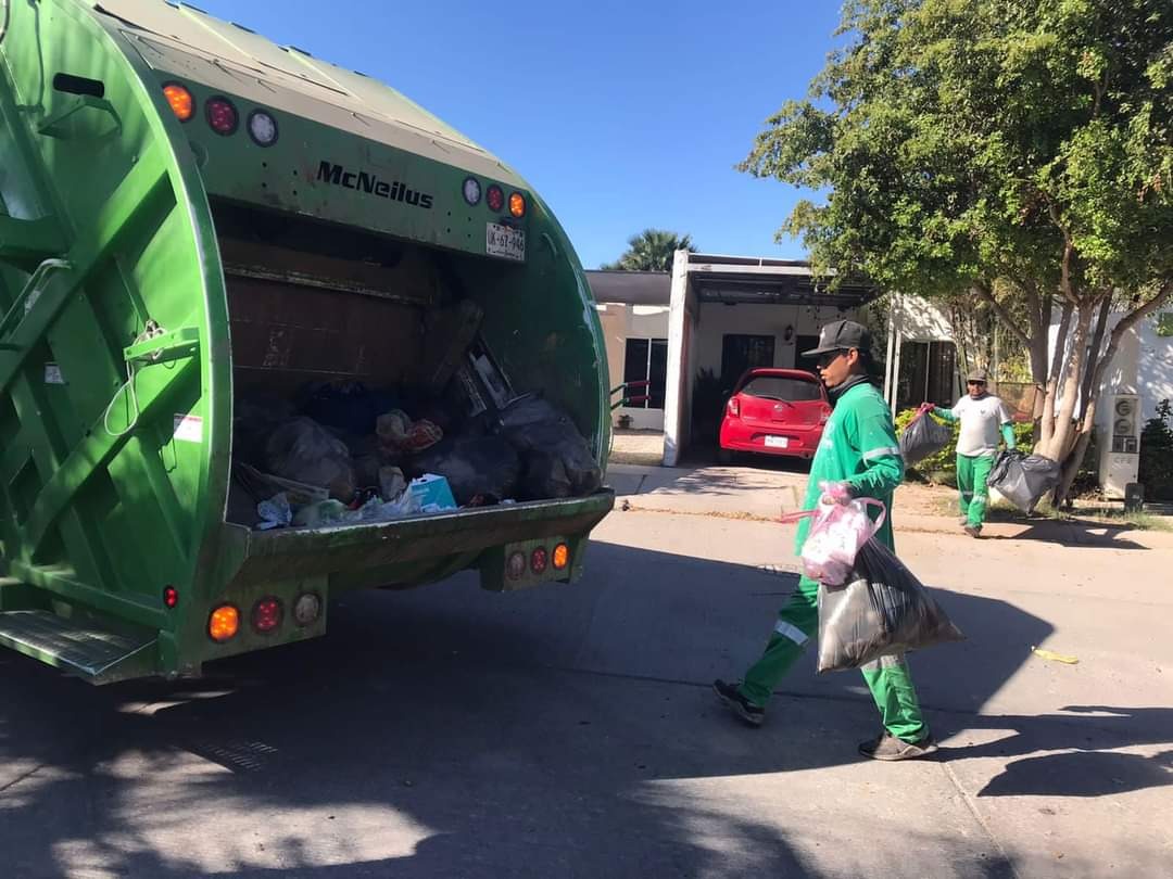 El Presidente Municipal, C. Gerardo Octavio Vargas Landeros, pidió a la ciudadanía que reporte cualquier retraso en el servicio y aseguró que se atenderá de manera inmediata.

Los Mochis, Sinaloa.- Elservicio de recolección de basura en el municipio de

comunicanoticias.com.mx/reportan-falla…