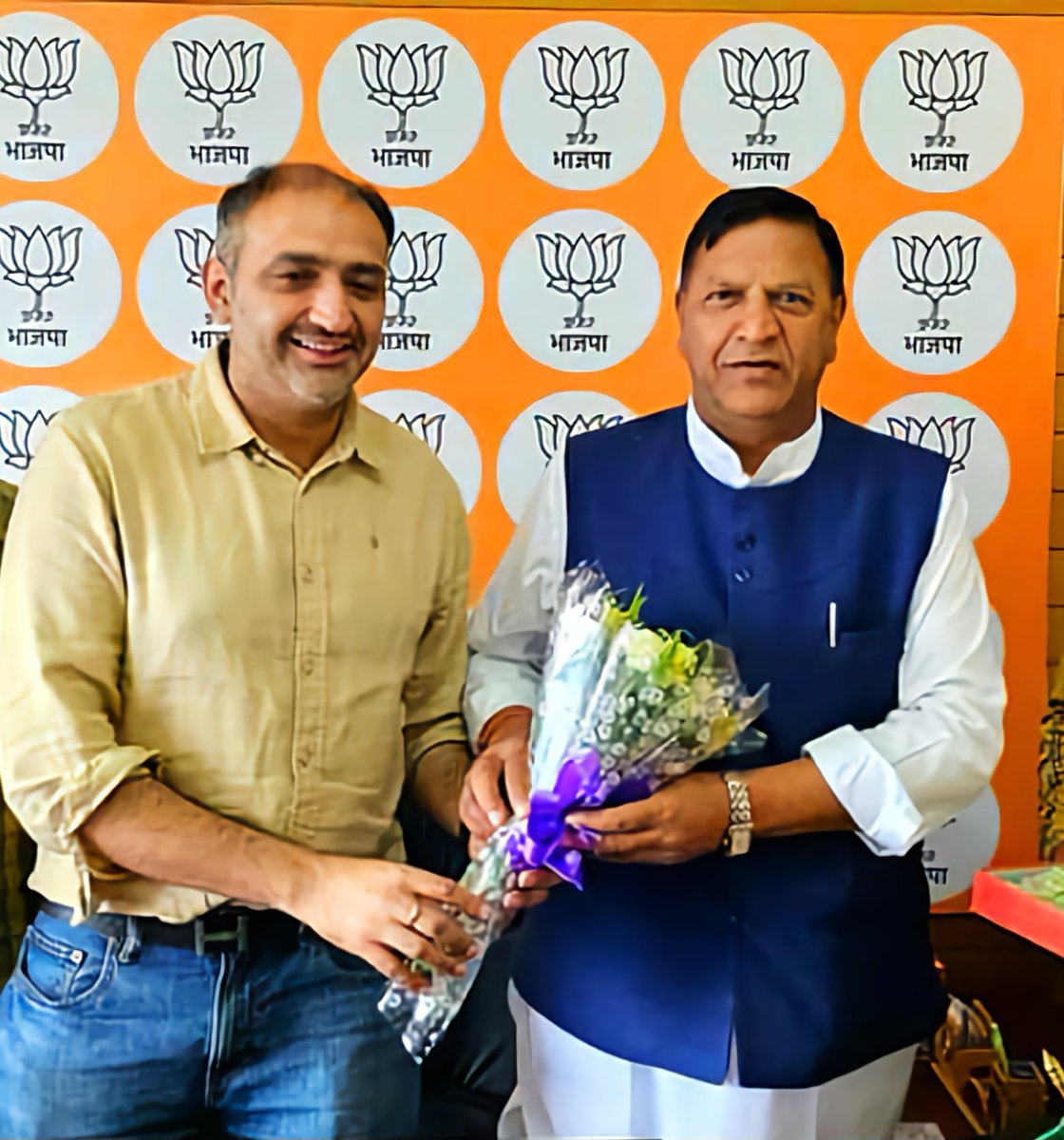 karanbjphp's tweet photo. भाजपा प्रदेश अध्यक्ष, हमारे प्रेरणास्रोत डॉ राजीव बिंदल जी को जन्मदिन की हार्दिक सुभकामनाएं एवं बधाई।
#Bindal4BJPHP @rajeevbindal https://t.co/PyKvsFVefQ