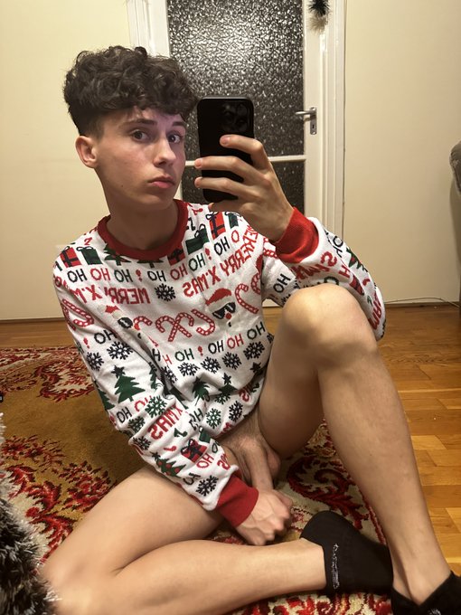 Help me out? https://t.co/USQf7Az52h