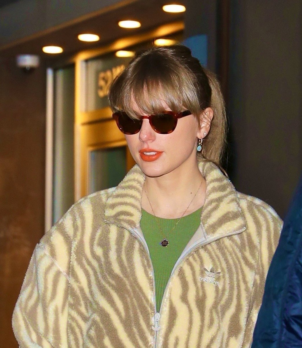 daniela_swiftie's tweet photo. MOTHER https://t.co/Kyme17coqk