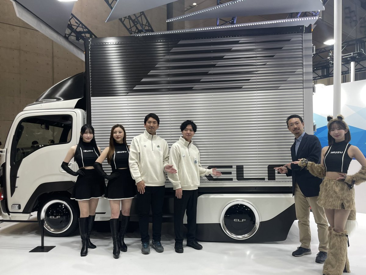 co_icl's tweet photo. ／
#東京オートサロン2024 
新型ELF公開✨✨
＼

プレスカンファレンスにて
新型ELFコンセプトカー2台を発表!!
 
ベストカー編集部の梅木さんを
ゲストにお迎えし、
トークショーを開催いたしました！

ありがとうございました😊 https://t.co/gKMiYHWGK8