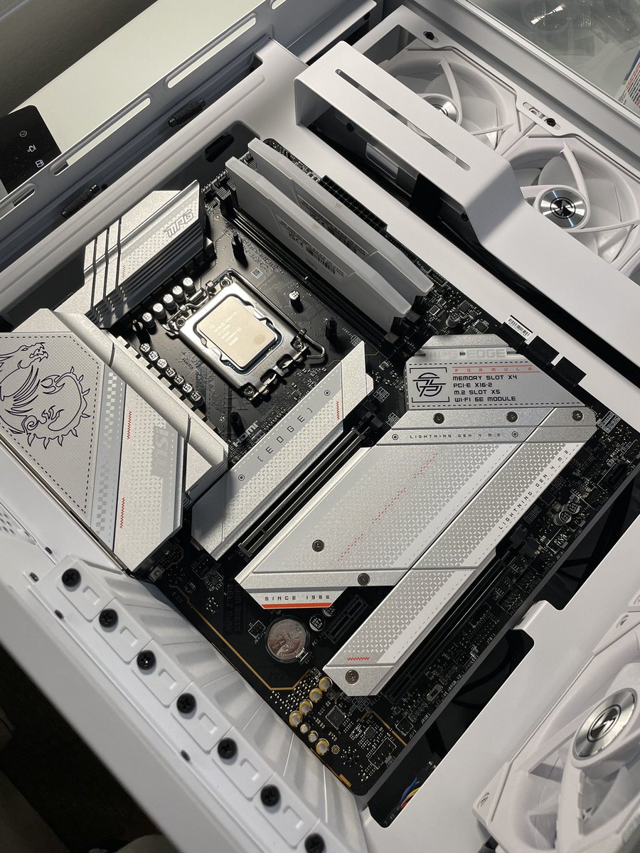 011miwa's tweet photo. I’m building my first pc!! Sorry for going MIA again I DO have a jett drawing on the way :3 https://t.co/xdtWnbrNjS