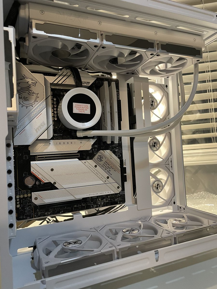 011miwa's tweet photo. I’m building my first pc!! Sorry for going MIA again I DO have a jett drawing on the way :3 https://t.co/xdtWnbrNjS