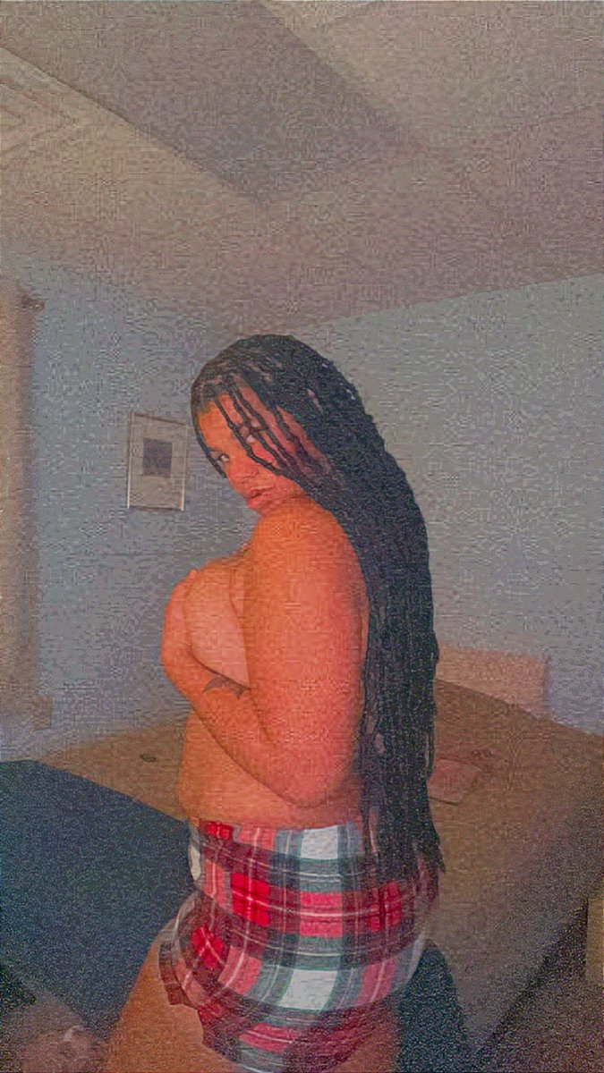 Badassleelee22's tweet photo. Ain’t nothing more then a pretty model and a content creator go subscribe to my onlyfans u will love it here https://t.co/hO2CjzGnQ7 and go add my Snapchat for prices on what I do https://t.co/41SGZbz0sj #retweet #ContentCreator #prettymodel❤️ https://t.co/Izh2hCnAON