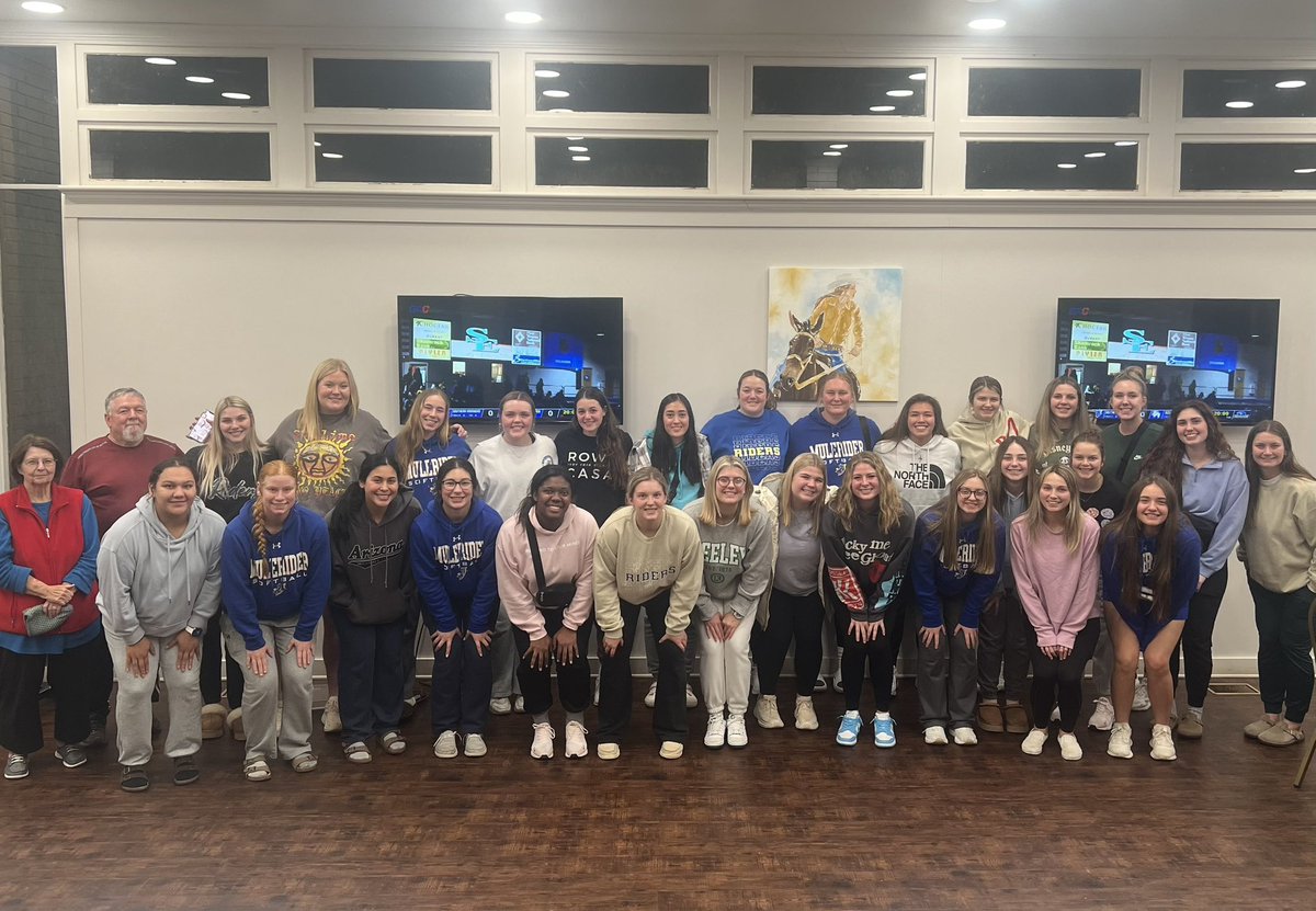 The Muleriders are back and have had a great first two days of practice! 

Tonight we enjoyed an amazing meal cooked by Dr. White! We appreciate the time and effort he spent to feed the team 💙💛 

#team26 #GoMuleriders #LetsRide