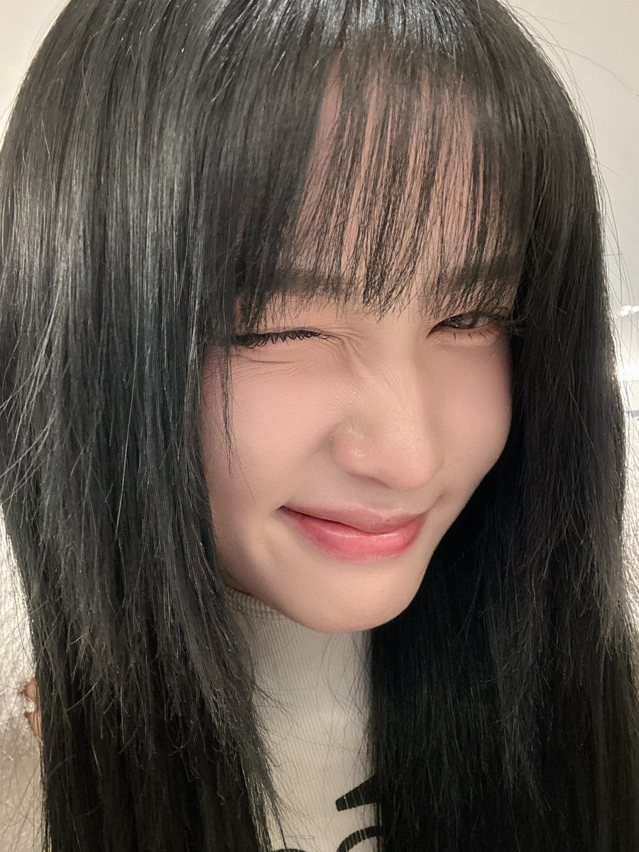 ppodungY's tweet photo. 자윤이 요 며칠 버블로 계속 셀카 보내 주는데 폭룡적인 얼굴 땜에 미치겠다... https://t.co/WQXRcW0oyY