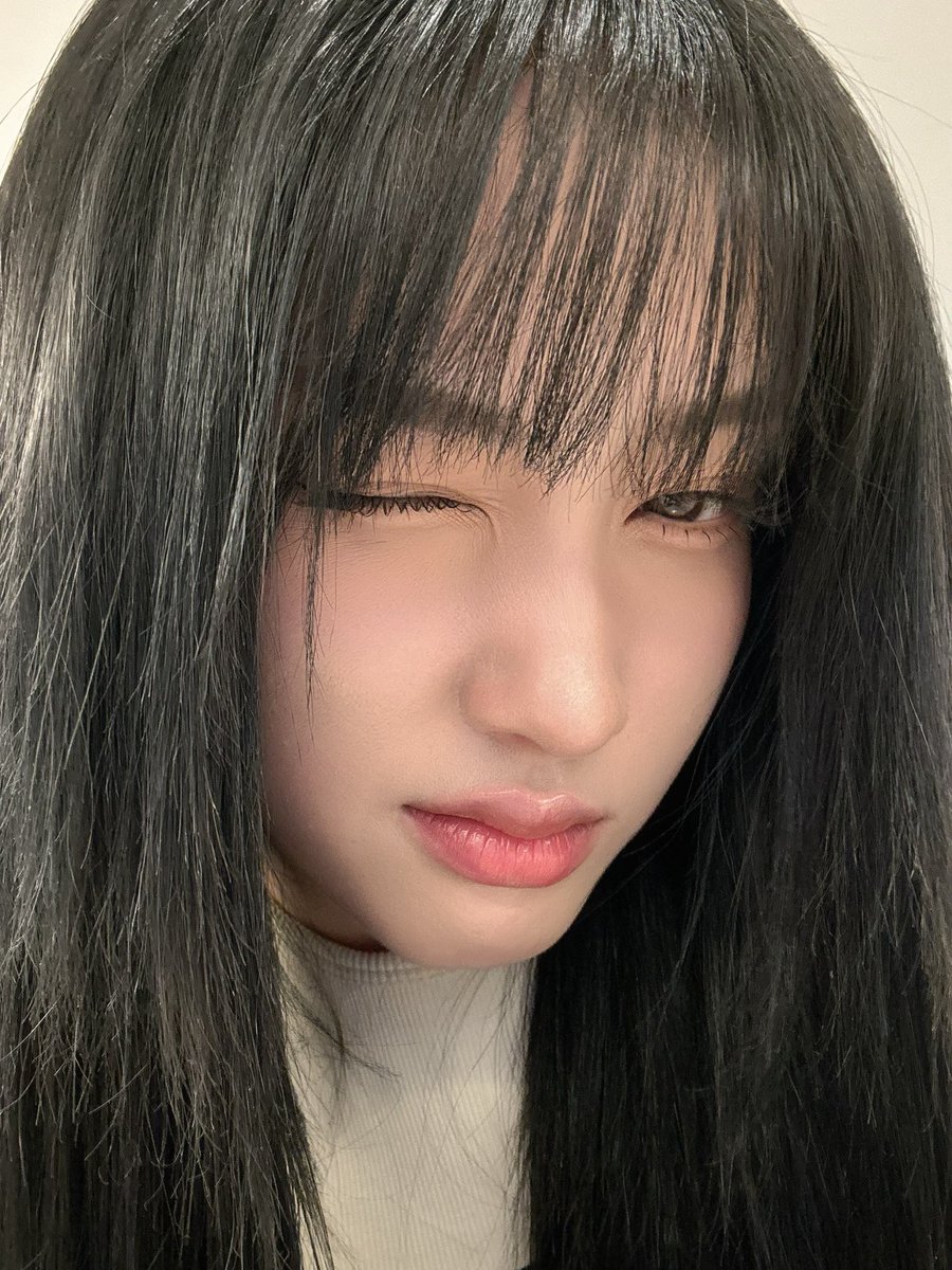 ppodungY's tweet photo. 자윤이 요 며칠 버블로 계속 셀카 보내 주는데 폭룡적인 얼굴 땜에 미치겠다... https://t.co/WQXRcW0oyY