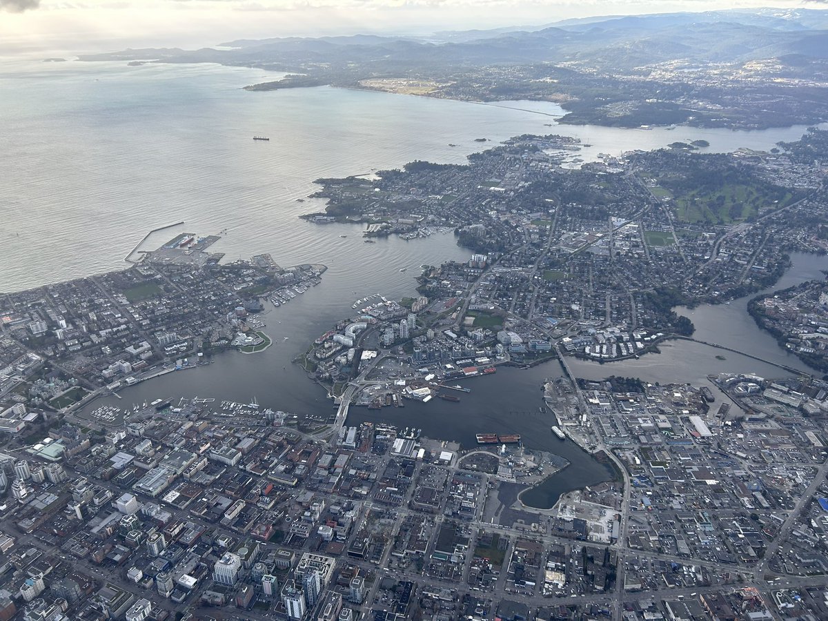 lcddillon's tweet image. Wonderful hotel and top class service Hotel L’Soleil Vancouver and the first snow of the year . Thank you @Helijet for getting me to @BCLesClefsdOr safely #yourkeytoeverything @J_Flew