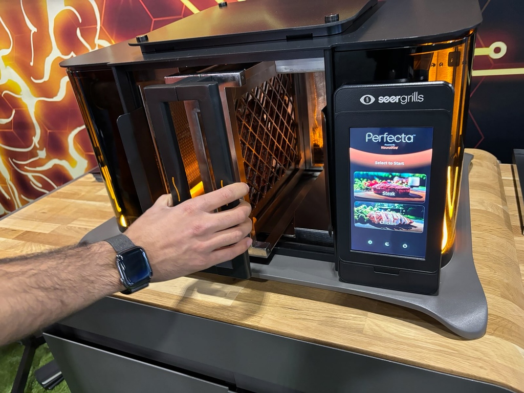 meathead's tweet photo. Seen at #CES2024: Seergrills promises perfect food in up to 90% less time with dual-sided searing. The AI tech also reportedly ensures chef-level perfection.

#BBQ #barbecue #seergrills #sear #meat https://t.co/NZ5DrZOLCf