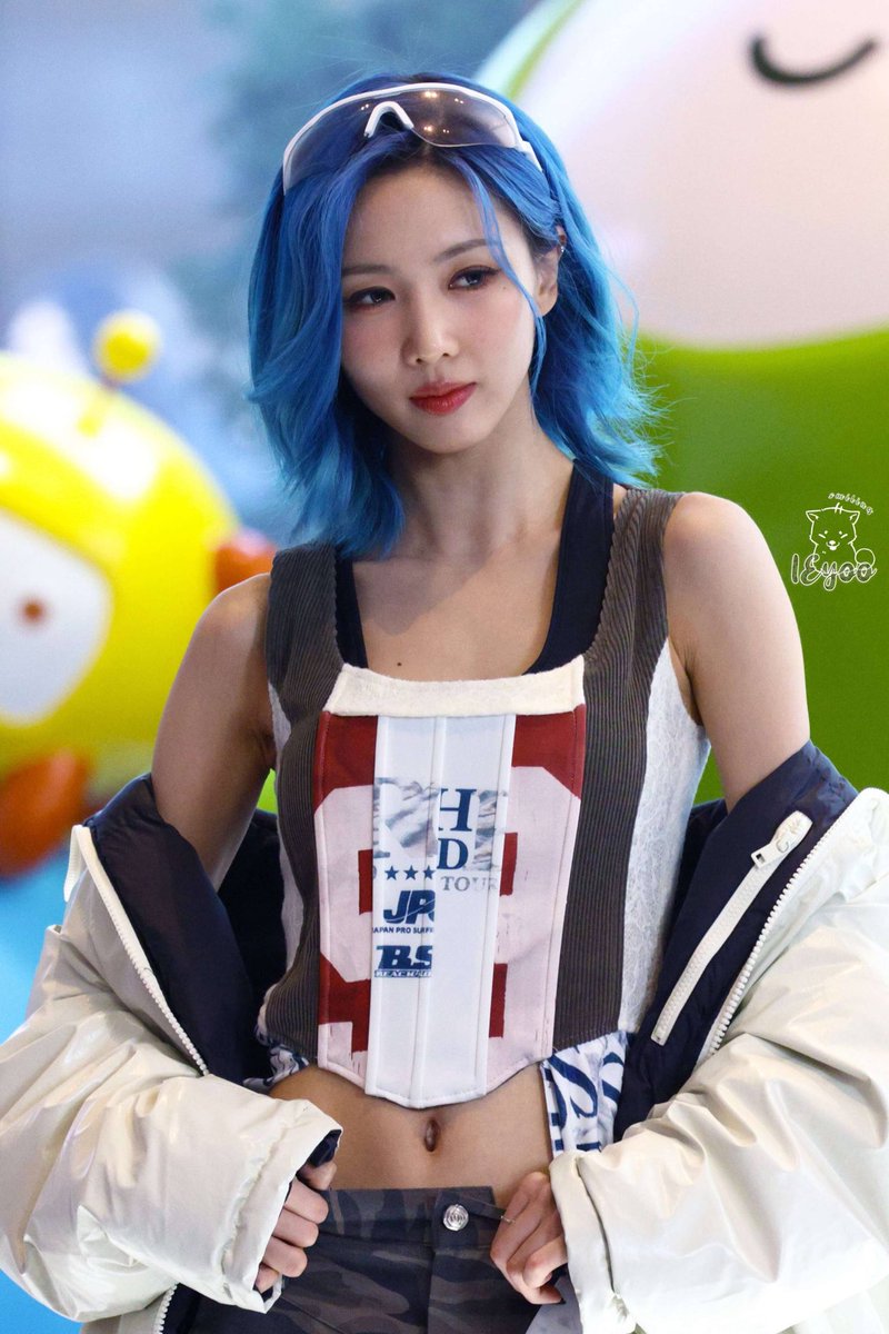 scape_goat3000's tweet photo. @aecatcher dream of victory but id be happy with whatever you have to offer! my fave look from this era is yoohyeon looking like sonic the hedgehog https://t.co/udJLIVOOoy