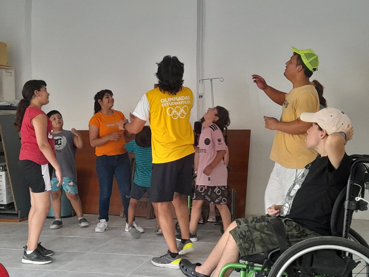 MercedesFrasca's tweet photo. Hoy en el turno tarde, más de 40 jóvenes disfrutando del #ClubInclusion a pura diversión! Gracias gigante a la cantidad de familias que llegan y se sienten parte desde que se abre la puerta 🫶 #InclusionReal #DiscapacidadSanMiguel @jaimemendezh @DARIO1166 @RocioRocanrol https://t.co/Ccviw8JV1p