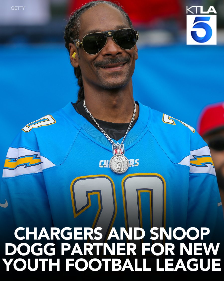 Snoop Dogg is once again using youth sports to help local kids in the community. This time a former NFL star is helping out. Details: trib.al/Araaxq2