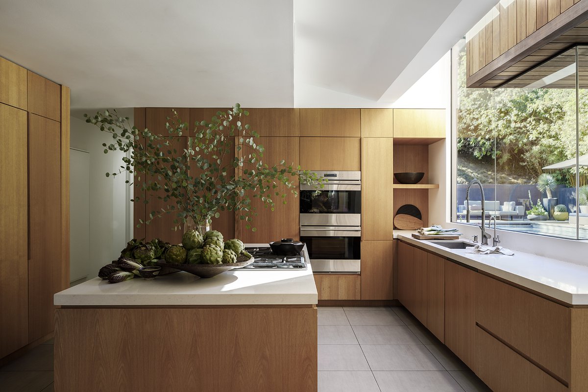 assembledge's tweet image. Minimalist kitchens that are simply chic. @ArchDigest  curated tips from design experts on achieving a minimalist look for kitchens, featuring three of our favorites.

architecturaldigest.com/gallery/check-…

#assembledge #architecturaldigest #kitchendesign
