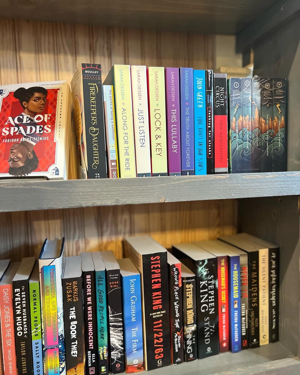 bookishbelle's tweet photo. I am SO PROUD of my little sister @mayagully!! She’s a manger at a bar &amp; cafe, and she’s been building out part of the space to also include a book store! She has hand selected all the books and I’m so damn proud. And jealous because books, booze, and coffee! 🤩 https://t.co/Xkhr4TrVul