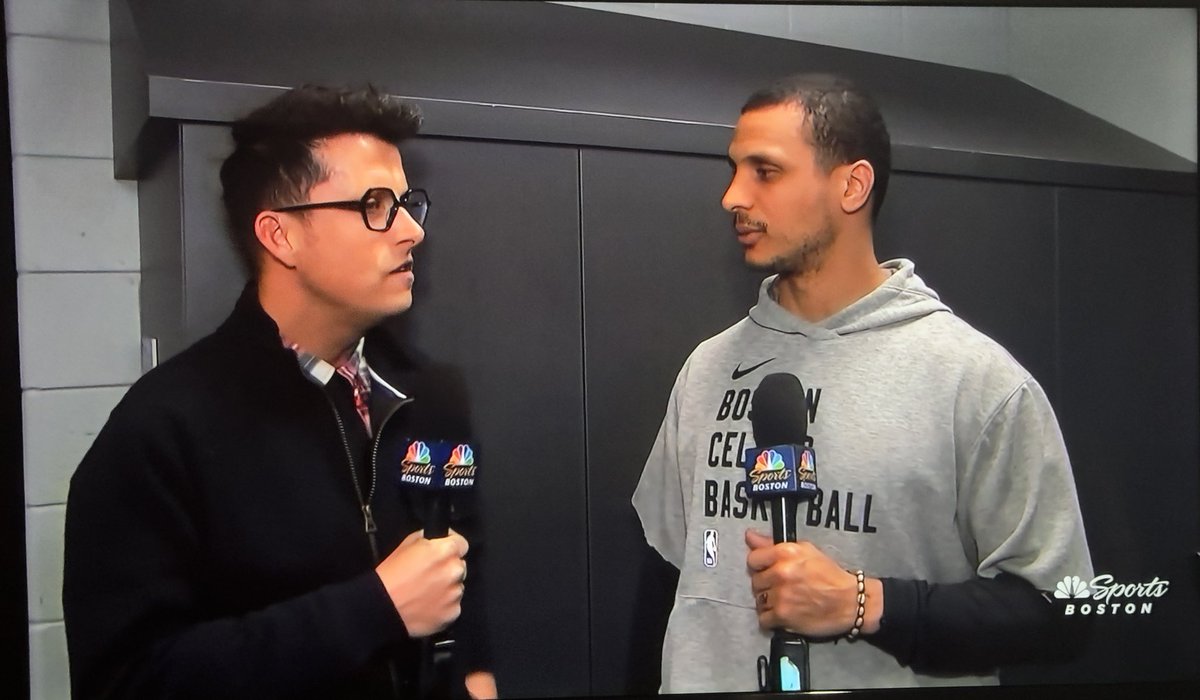 #Celtics head coach Joe Mazzulla is wearing a cut off sweatshirt tonight in honor of Bill Belichick: 

“He’s been a great example for a lot of coaches for a long time.”

What has he learned from the former #Patriots head coach?

“We’re worried about the Bucks tonight.” 😂