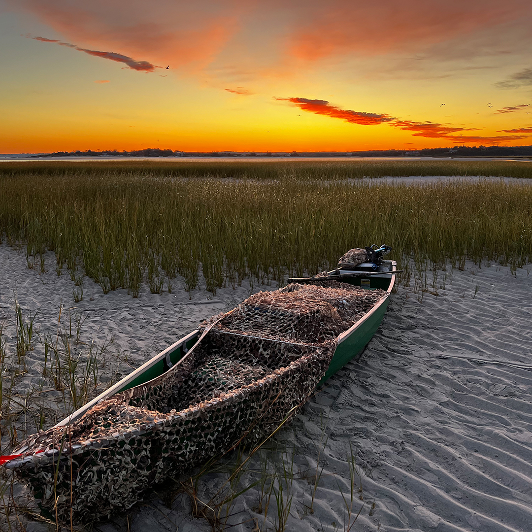 bixpy's tweet image. Golden hour 🌅 If you look very closely, you’ll see a Bixpy mounted on the back of this canoe outfitted for duck hunting 🦆🛶💨

#bixpy #bixpymotors #bixpybatteries