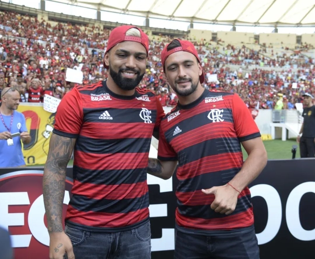 B16caio's tweet photo. chegaram juntos 

e o resto é história... https://t.co/fslCMg73cn