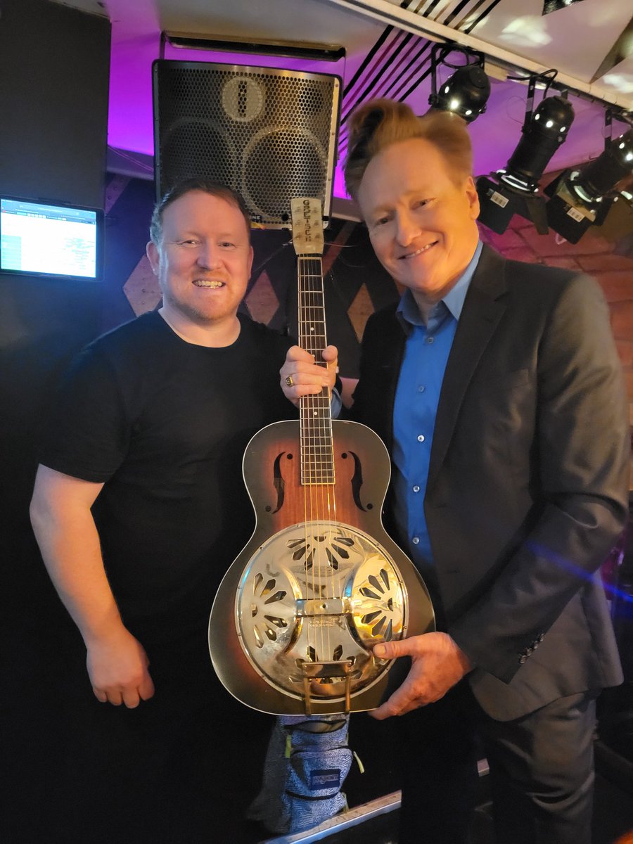 DavidKingBlues's tweet photo. @ConanOBrien it was cool talking resonators and a real thrill to meet you. Cool guy 😎 Let's jam sometime! https://t.co/9bU9UNt0HP