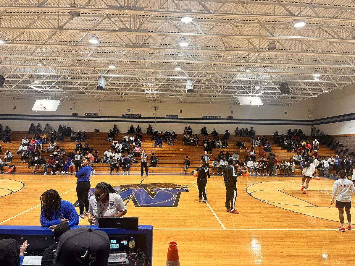 #LiveOnLocation here at Westover as the Wolverines host Terry Sanford Bulldogs Varsity girls warming up, now! Should be a very competitive AAC matchup Breonna Roaf vs. R’mani Robinson 👀
