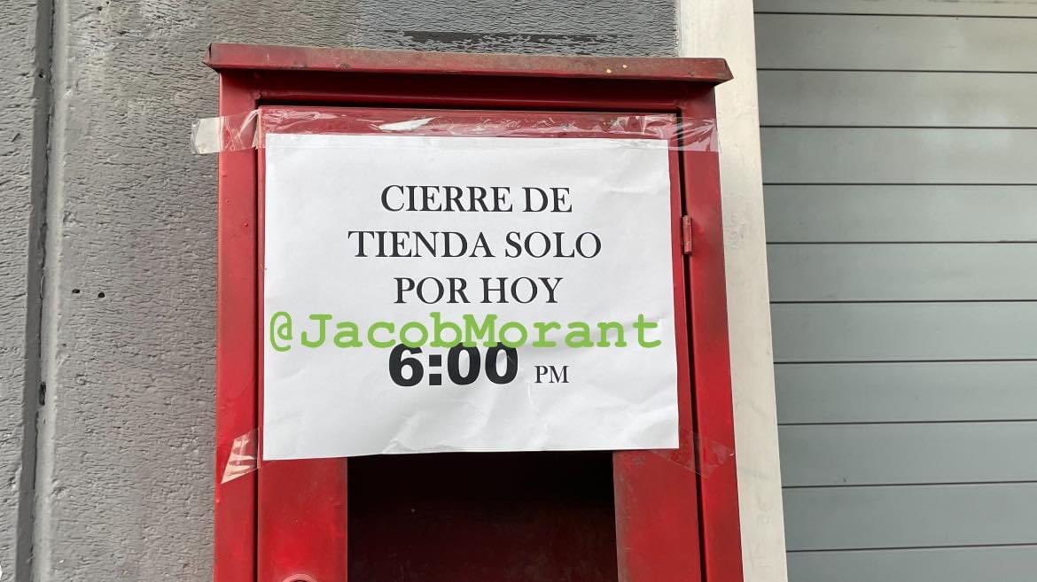 JacobMorant's tweet photo. En #Acapulco algunos supermercados ubicados en colonias adelantaron el cierre de los establecimientos por la falta de transporte, y no comprometer la seguridad de los trabajadores. El crimen organizado está tratando de meter miedo como pasó en #Ecuador https://t.co/cp85QP2ER8