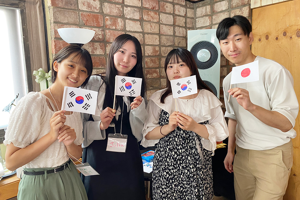 toyogakuen_univ's tweet photo. 学生自身が日本と韓国での市場調査・分析を達成する前代未聞の産学連携が完結。本庄ゼミ×COSMEL最終発表会の様子を一足早くレポート→https://t.co/fzGbrEzl5V
#東洋学園大学 #COSMEL #Z世代 #マーケティング #現代経営学部 #本庄ゼミ
#プロジェクトマネジメント #韓国調査 #メンズ化粧品 https://t.co/Z2FIFNTDLi