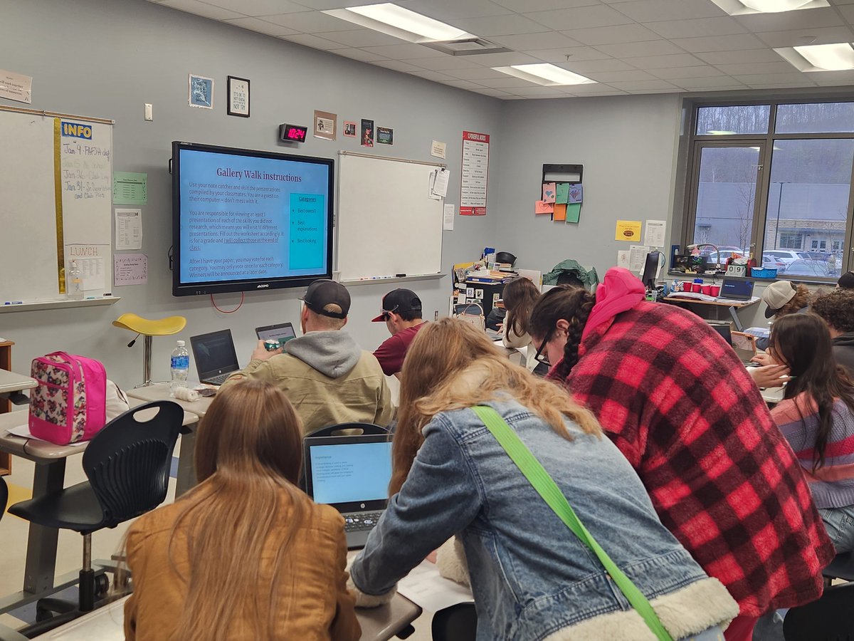 MrsCharlesRCSHS's tweet photo. Senior English students researched the top 12 job skills needed in 2024 and beyond to create presentations for a gallery walk. #studentsteachingstudents #MCSUnited @kedc_epic @KEDCGrants @KyWriteRight @DrJWEvansJr @KEDC1 https://t.co/mDsa8WSqvY