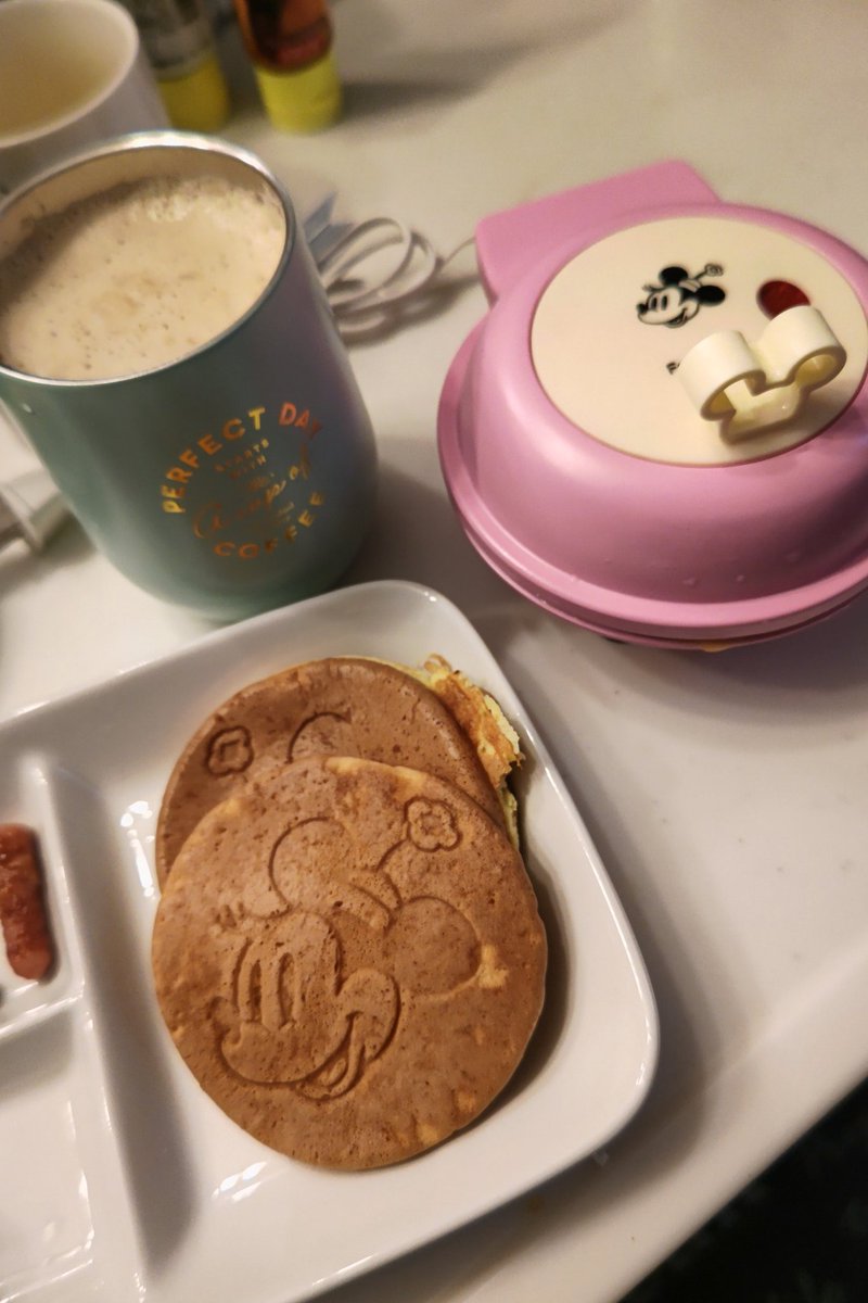 junkoSZ0401's tweet photo. 年明けから仕事めっちゃ忙しいし、昨日は夕飯出来上がったの20時だし、末っ子とお風呂上がったの22時だし…
そんなこんなで今日見事に寝坊したけど、時間なくてもテンション上がる朝食作ってみた😊
今日も忙しいしなぁ…
色んな事考えてると、1日あっという間。
誰か助けて… https://t.co/zxKHegIf1M