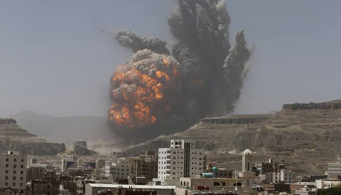 shawky281's tweet photo. صور  قصف صنعاء ، يا ريت محدش يشير صور من دي  على انها نتاج طيران امريكا و بريطانيا .. 
ده الطيران السعودي https://t.co/BscHuTMSZ3