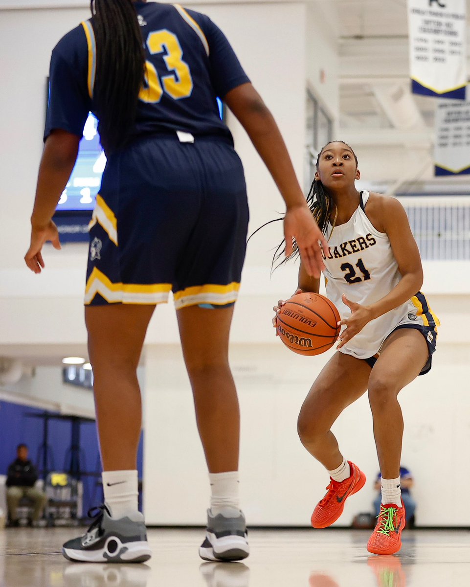 PhSportsDigest's tweet photo. Girls Basketball Final: @wpcsports (@PennCharterGBB) defeats @SCHBlueDevils (@SCHGirlsBB) 70-32 🏀📸: @Zam919 https://t.co/FWO1Kz7Sas