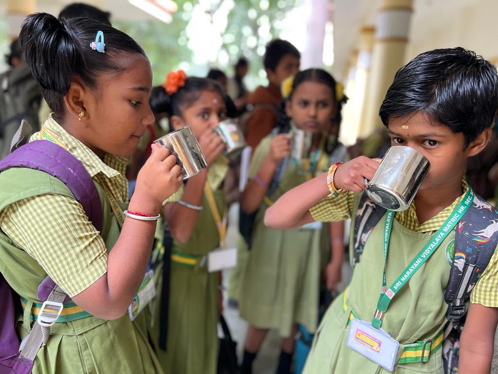 cdnssharing's tweet image. This morning’s gift of free porridge to school children at Sri Narayani Schools in south India. #breakfast #breakfasttime #breakfastprogram #schoolideas #healthybreakfast