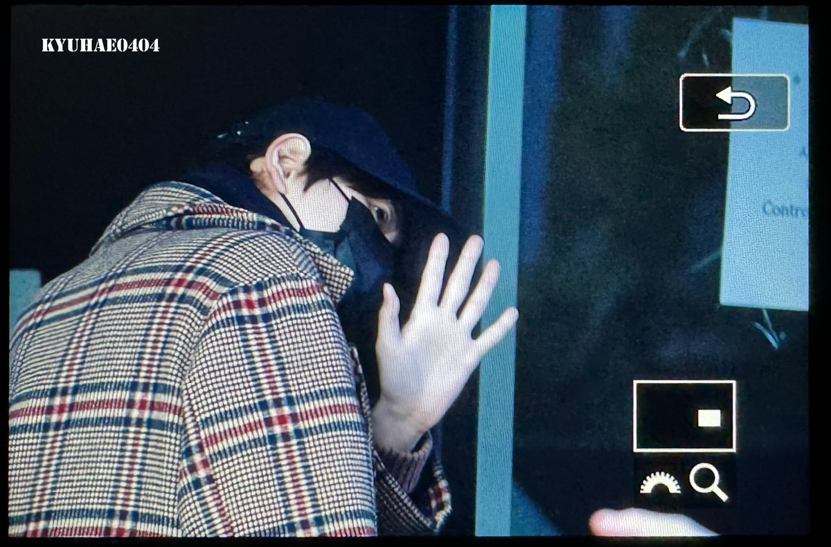 KyuHae0404's tweet photo. 240112 KBS 규현 출근 https://t.co/tU1CUWzLXN