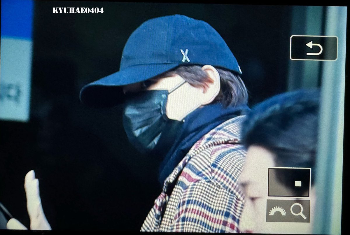 KyuHae0404's tweet photo. 240112 KBS 규현 출근 https://t.co/tU1CUWzLXN