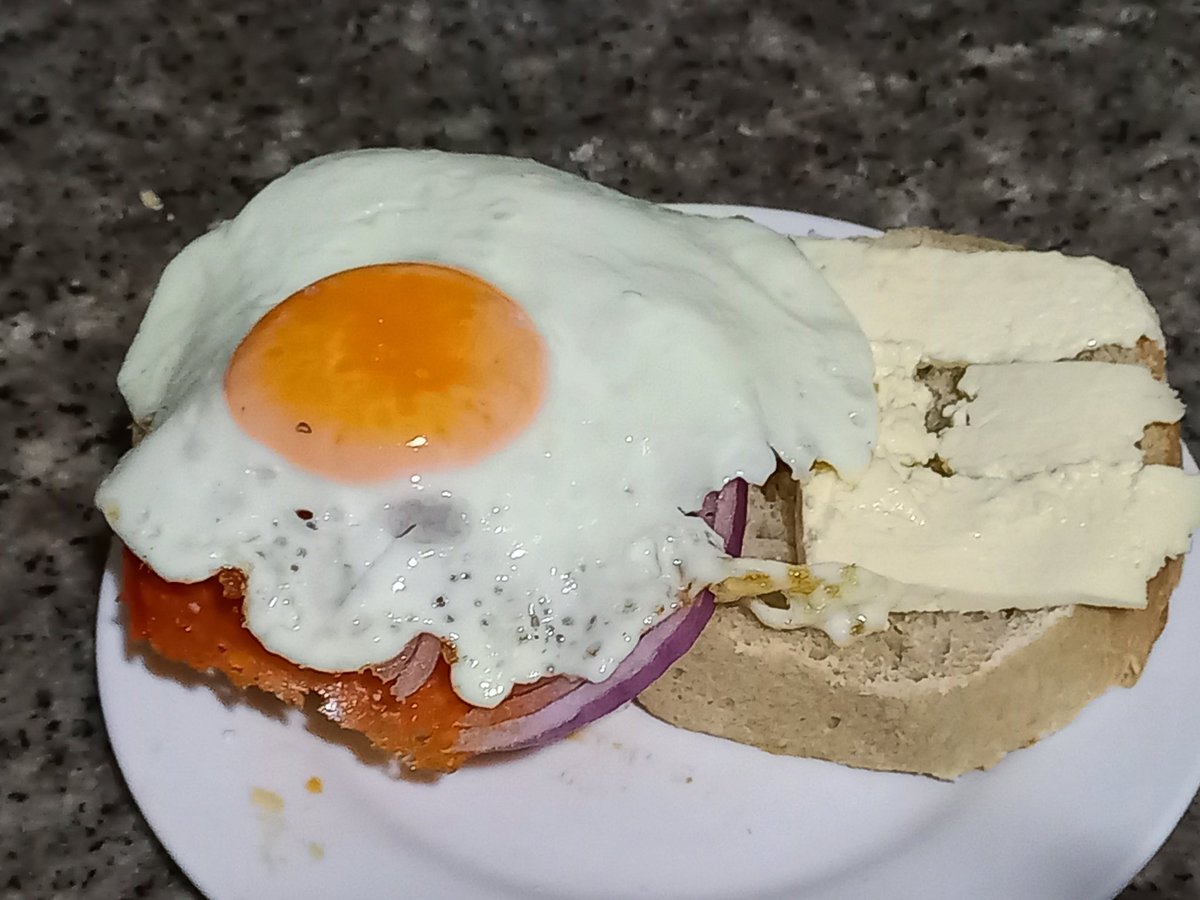 bcsarmiento's tweet photo. Las vainas que se me antojan.... 🙈🙈🙈🙈🤣🤣🤣🤣🤣 #Moldecasero sabe mejor #tomate #cebollamorada #salchichón #quesoprensada #huevitosuave
Doctor... usted tápese los ojos #vainasdegordayloca https://t.co/pbPG3zl6jR