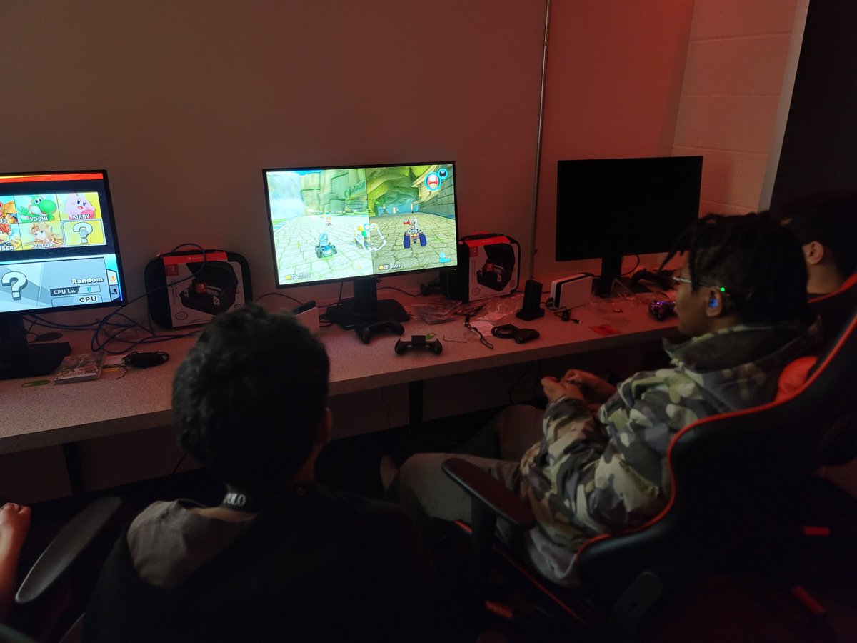 BJHeSports's tweet photo. 2nd practice in the books! We are having so much fun already! 
@TheBrinkBobcats @MoorePublicSch 
#Esports https://t.co/DKoGmO1vMP