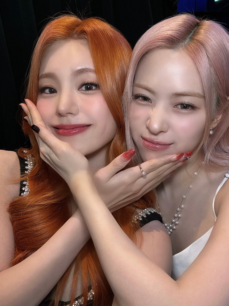 Yeji and Ryujin (ITZY)