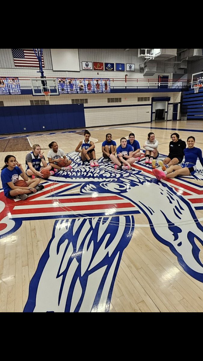 MCLadyRoyals's tweet photo. Practice at Apollo High School https://t.co/uo7uXdp6Kk