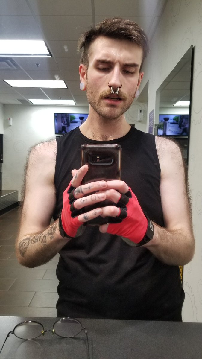 Retweet if you love hairy sweaty boys. Ignore to go to hell